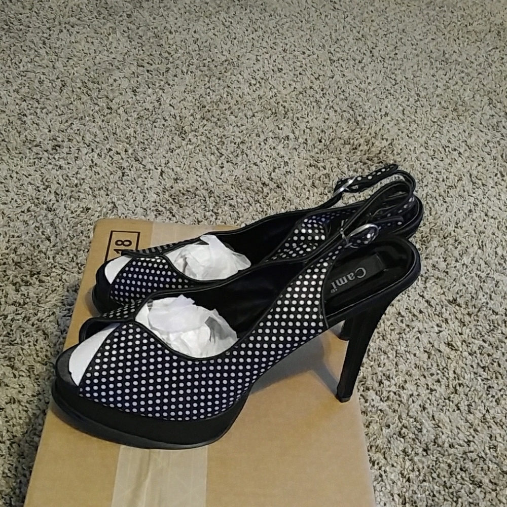 Heels - Picture 2 of 4